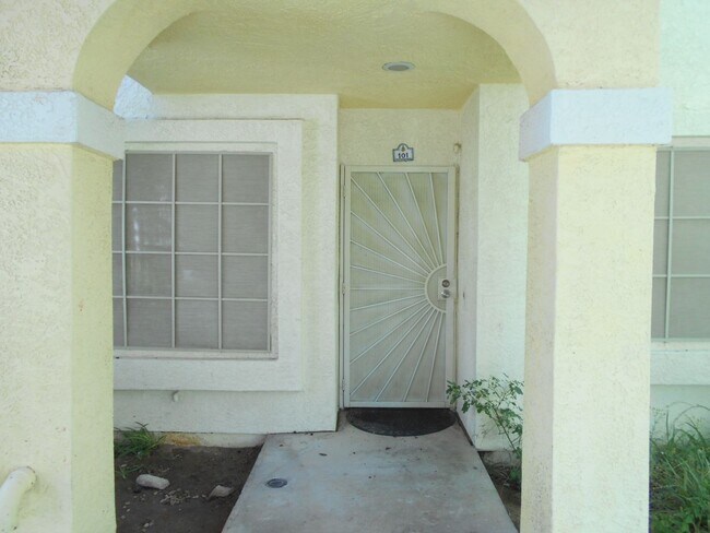 Building Photo - Inviting Home Situated in a Gated Community!