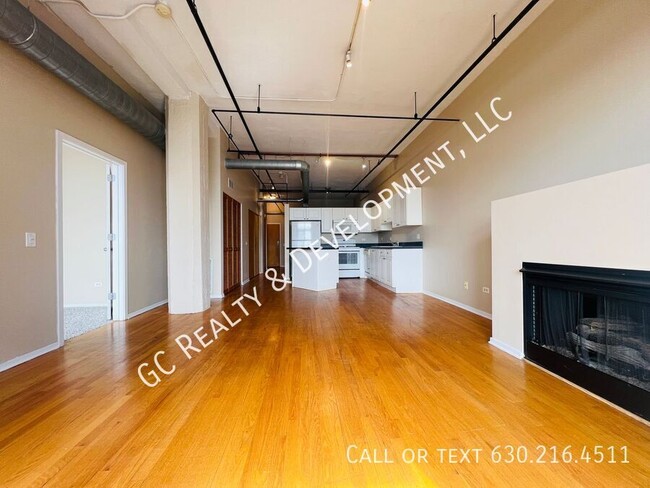 Foto del edificio - ***  2 BDRM / 2 FULL BATH / WASHER & DRYER...