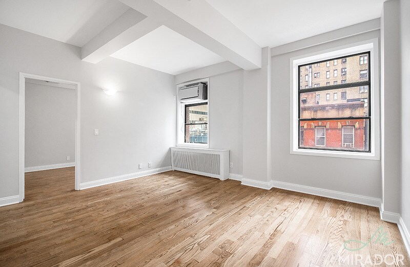 Primary Photo - 134 E 45th St