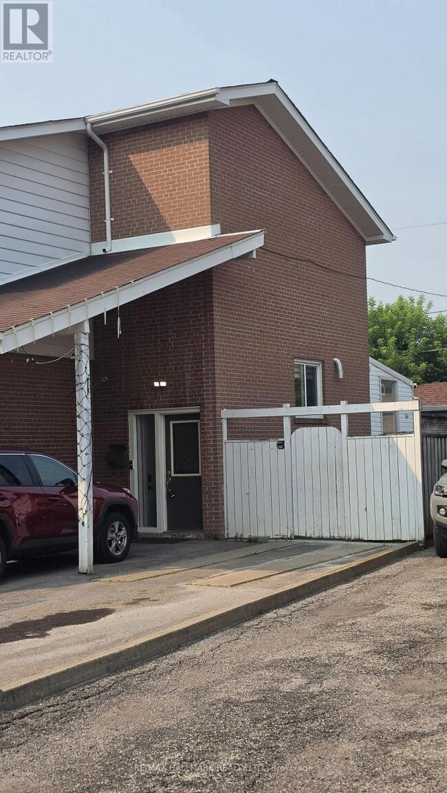 Building Photo - 888 Krosno Blvd