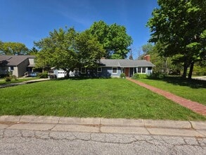 Building Photo - 1825 Garden St