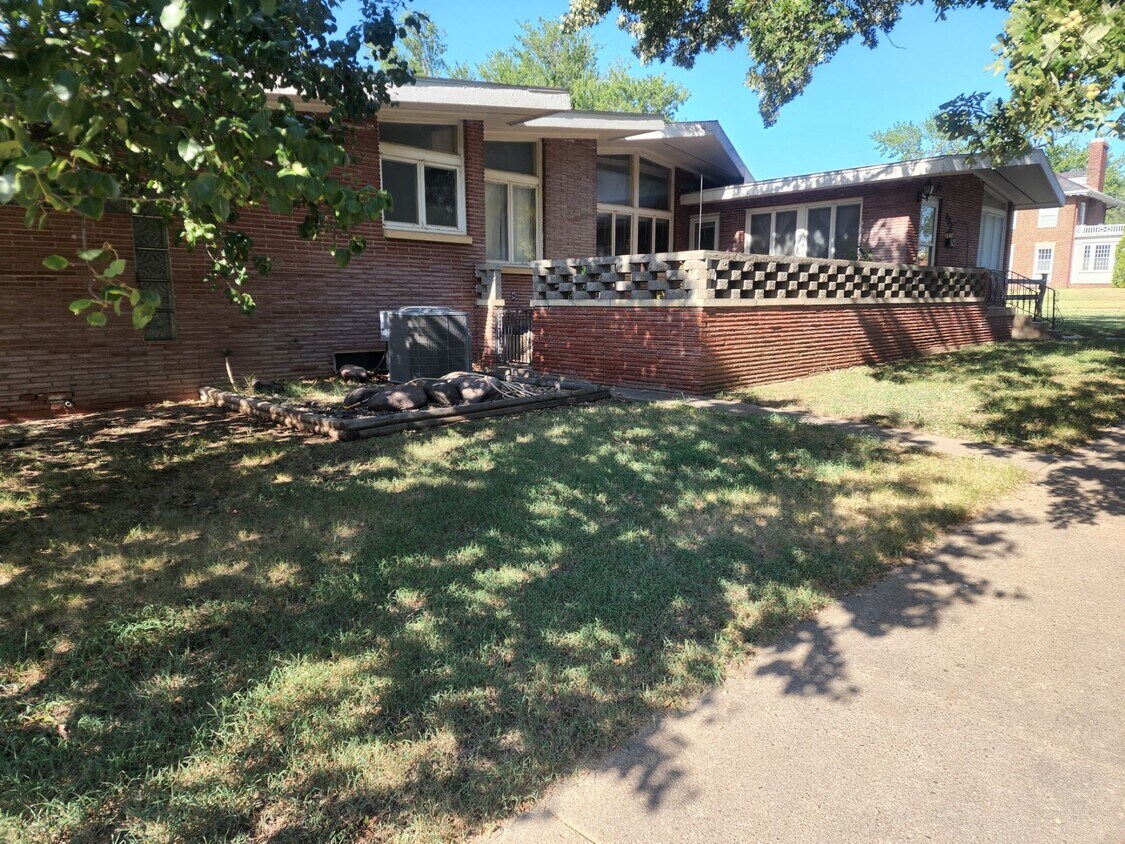 401 W Main St, Lyons, KS 67554 House Rental in Lyons, KS