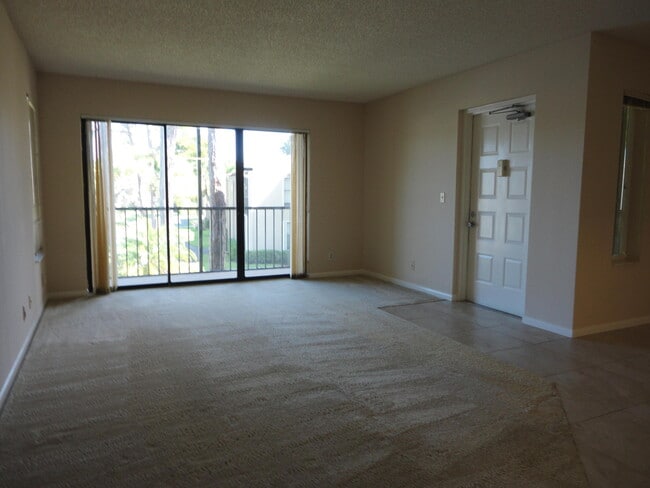 Building Photo - 707 Sunny Pine Way