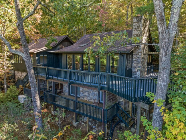 Building Photo - Central AVL - Large Custom Built Home with...