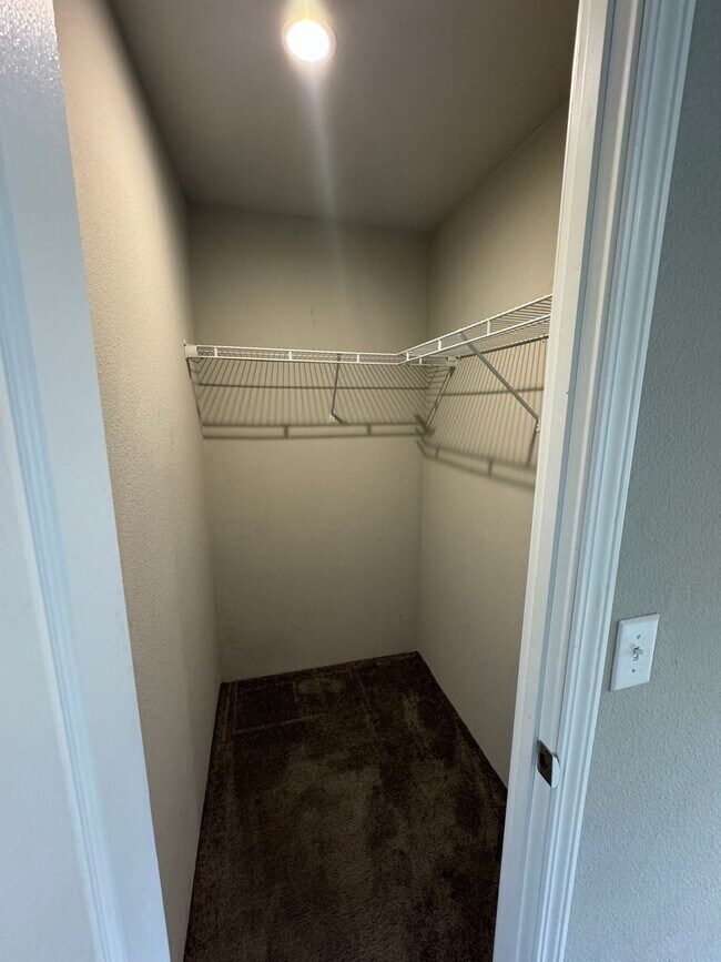Foto del edificio - 2 bedroom, 2 Bath in the heart of town