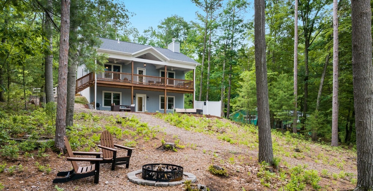 Primary Photo - Tranquil Waters - Furnished Monthly Rental