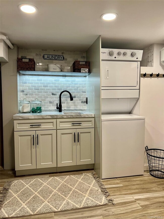 Building Photo - 711 Pelhamdale Ave