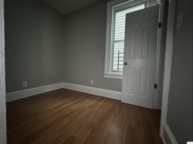 Foto del edificio - 56 Gardner Ave