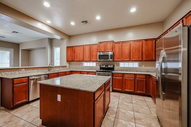 Building Photo - COMING SOON !! Spacious 4 Bed, 2.5 Bath 2 Story Home in Shadow Ridge Community/ Chandler