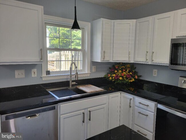 Building Photo - 10612 Guilderland Ct
