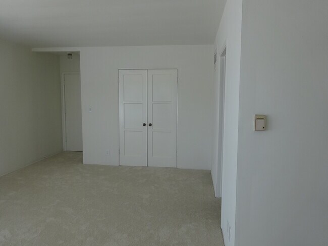 living room - 16147 Sunset Blvd