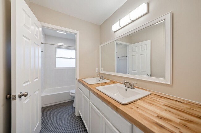 Foto del edificio - Beautiful Barnes Street Rental Ready early July!