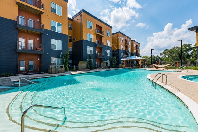 TheQuartersStillwater_Pool19 - Brooks at Stillwater Apartments