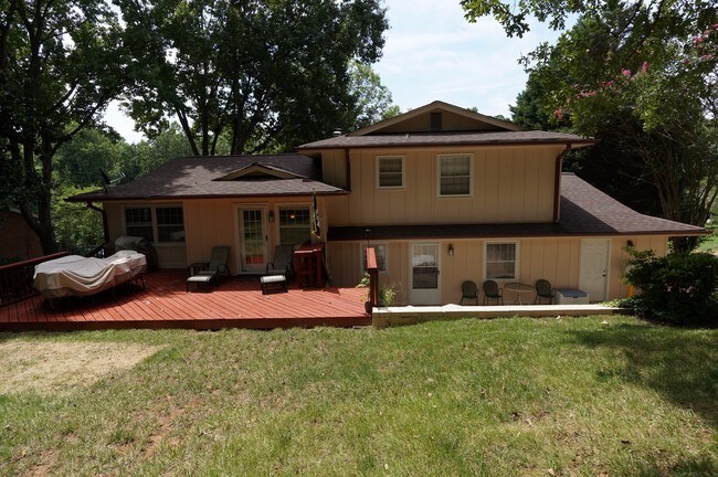 Foto del edificio - 1058 18th Ave NW