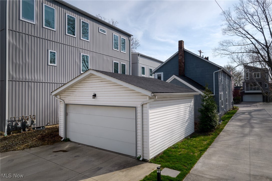 Foto principal - 2471 Tremont Ave