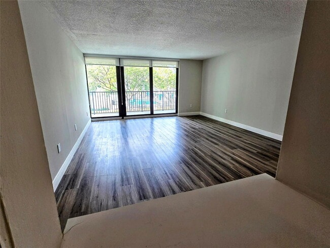Foto del edificio - 1101 River Reach Dr