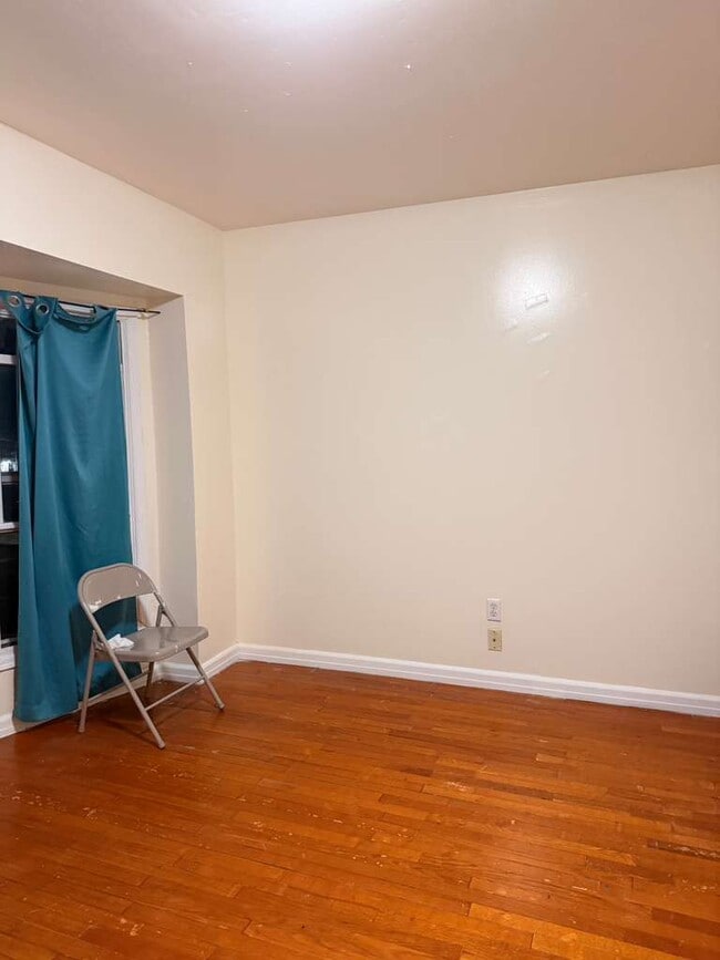 Building Photo - 321 Eldert Ln