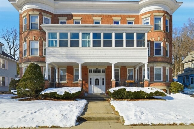 Building Photo - 44 Bardwell St