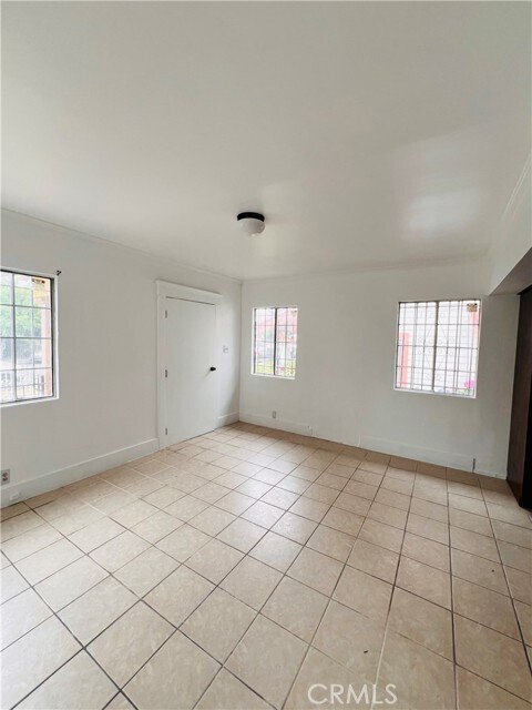 Foto del edificio - 1738 W 38th St
