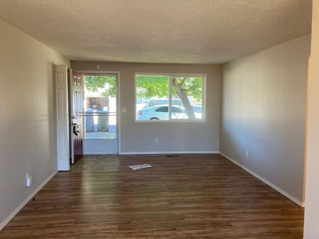 Building Photo - 2 Bedroom 1 bath Brownsville, Oregon