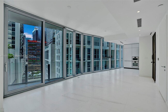 Foto del edificio - 300 Biscayne Blvd Way