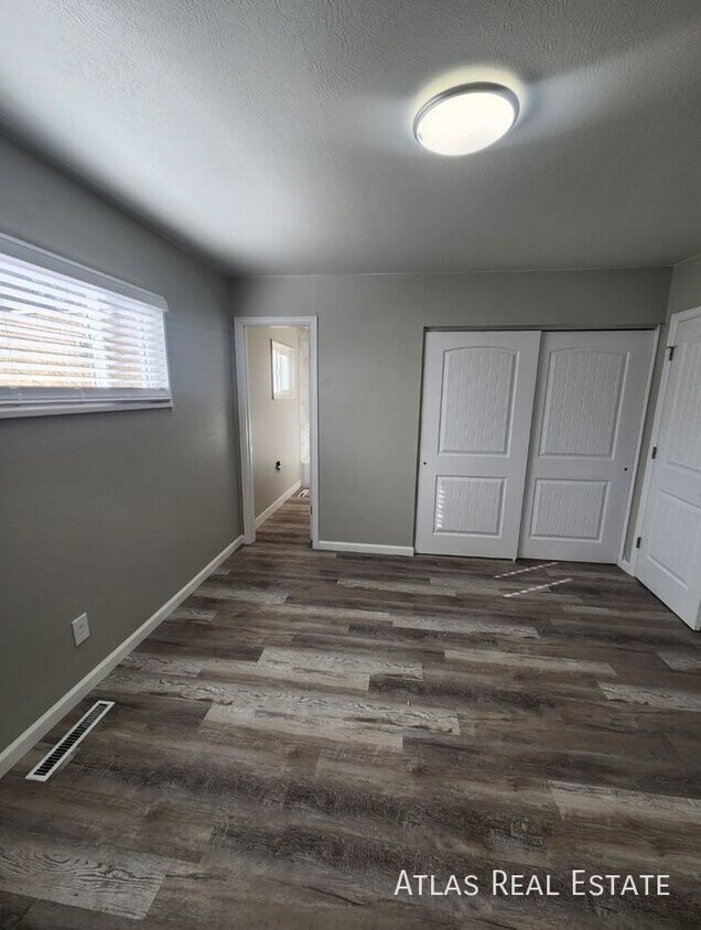 Building Photo - 319 May Dr