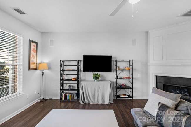 Building Photo - 3213 Mannington Dr