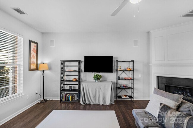 Foto del edificio - 3213 Mannington Dr