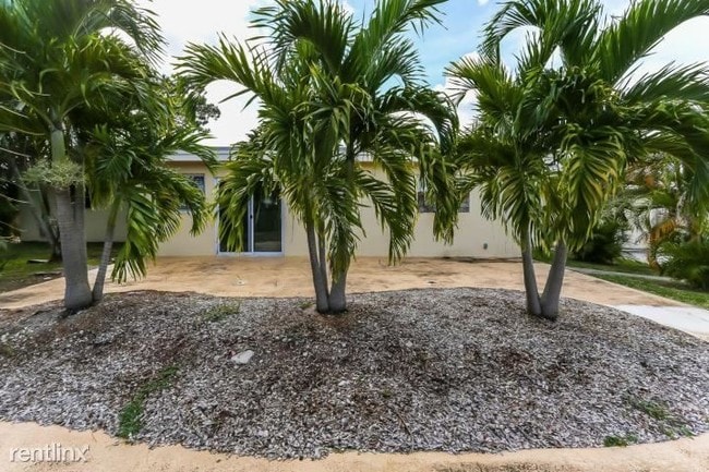 Building Photo - 4 br, 2 bath House - 405 S Loxahatchee Dr
