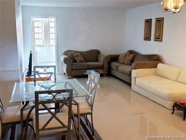 Foto del edificio - 1770 NE 191st St