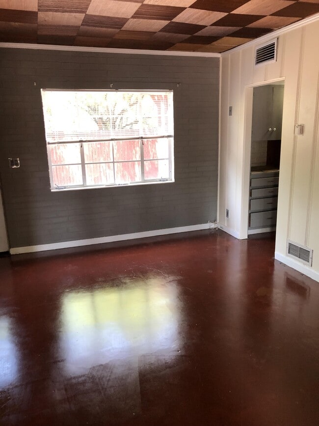 Foto del edificio - 1343 E 9th St