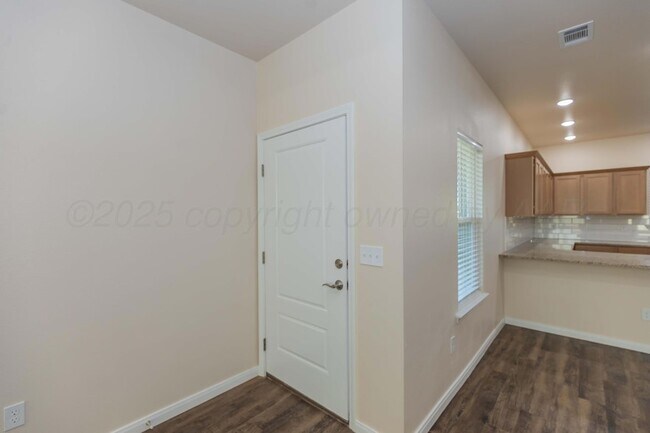 Foto del edificio - 7607 Beck Dr