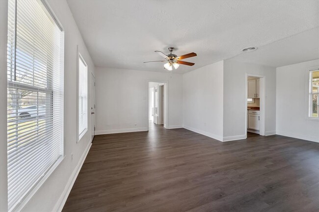Building Photo - 5234 Browncroft St