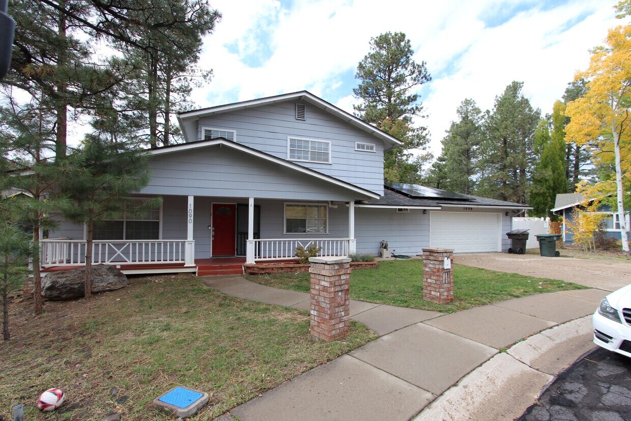 Foto principal - AVAILABLE NOW - Beautiful Flagstaff Home in Rockridge Estates!