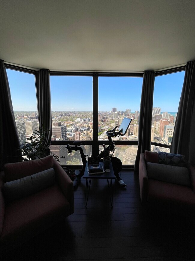 Foto del edificio - 2650 N Lakeview Ave