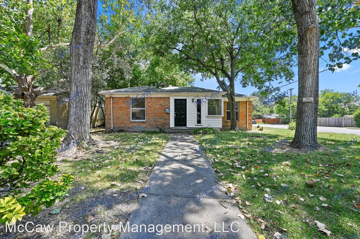 Primary Photo - 3 br, 1.5 bath House - 2704 Highwood Dr.