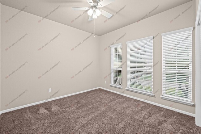 Building Photo - 5620 Blackstone Dr
