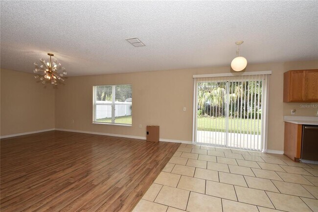 Building Photo - 27 Riverdale Ln
