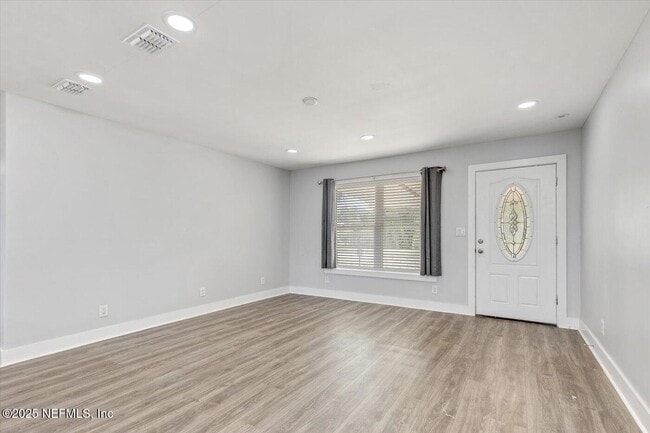 Building Photo - 6643 Greenfern Ln