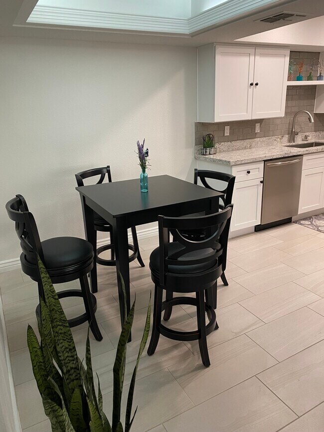 Building Photo - 4554 E Paradise Village Pky N