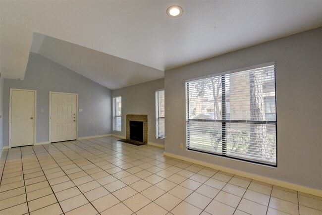 Foto del edificio - 7200 W T C Jester Blvd
