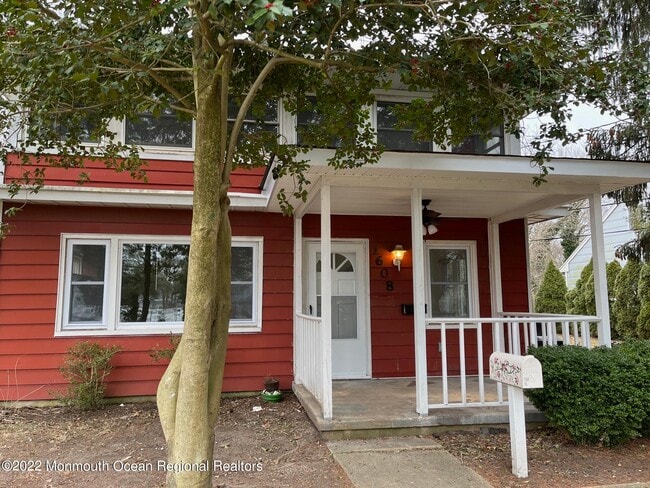 Building Photo - 1608 Bay Ave