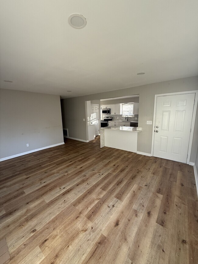 Photo - 1154 W 37th St House