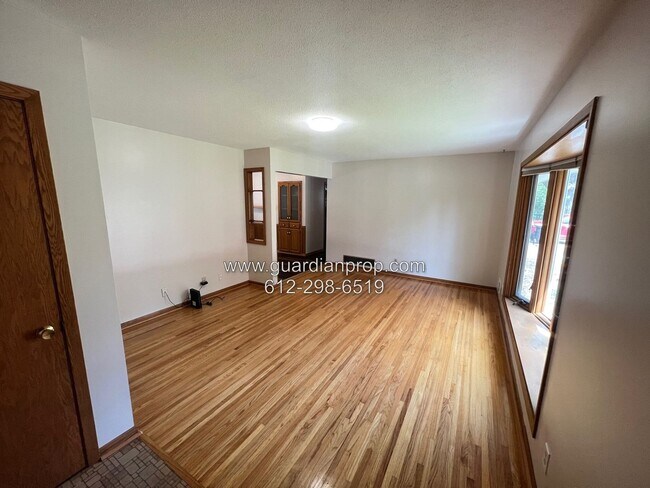 Foto del edificio - Mounds View House Available July 1, Update...