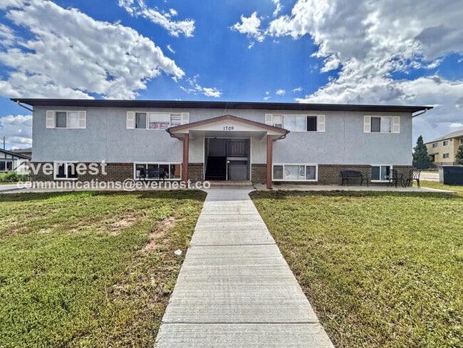 Building Photo - 1709 Hampton S