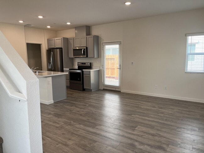 Foto del edificio - 3093 Pruett Dr