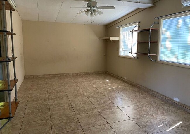 Foto del edificio - Affordable Efficiency Unit Available! Grea...