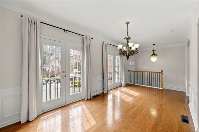 Building Photo - 10870 Brunson Dr
