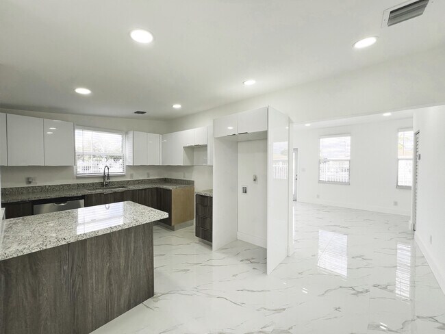Foto del edificio - 3180 NW 92nd St
