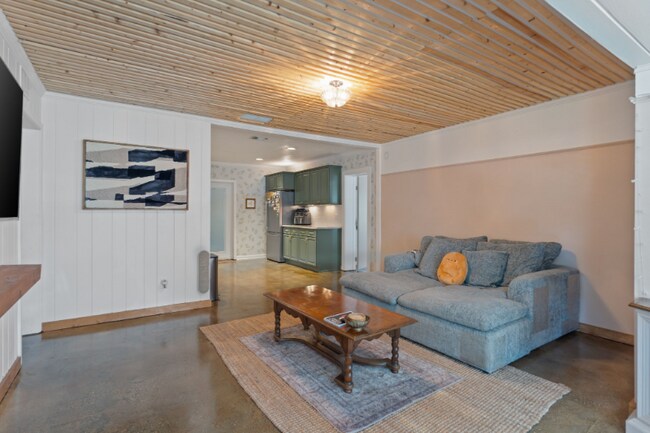 Building Photo - 364 Okaloosa Ave